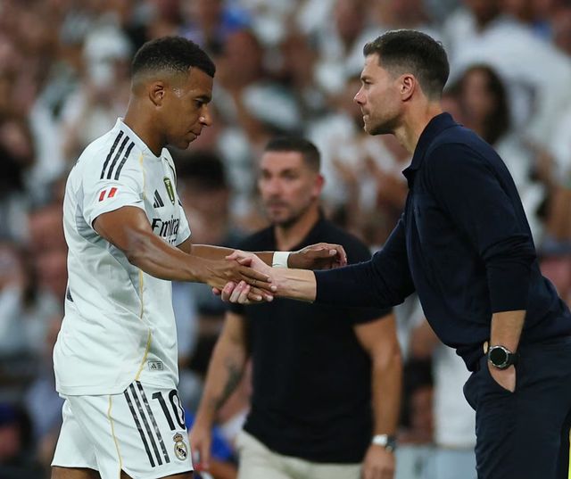 车老板又来了！罗马诺独家：切尔西正在洽谈布莱顿20岁博纳诺特